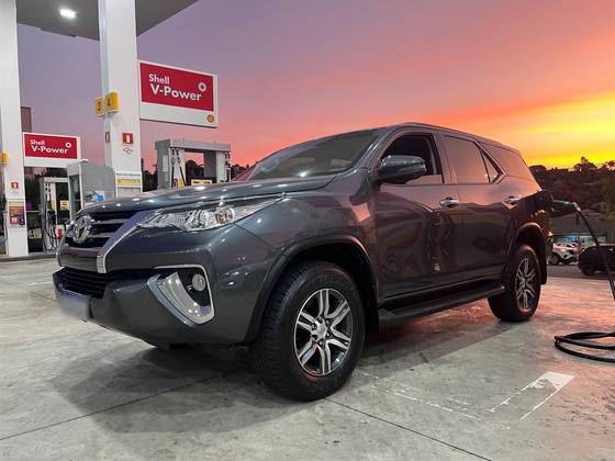 TOYOTA HILUX SW4 2.7 SRV 7 LUGARES 4X2 16V FLEX 4P AUTOMÁTICO TOYOTA HILUX SW4 2.7 SRV 7 LUGARES 4X2 16V FLEX 4P AUTOMÁTICO